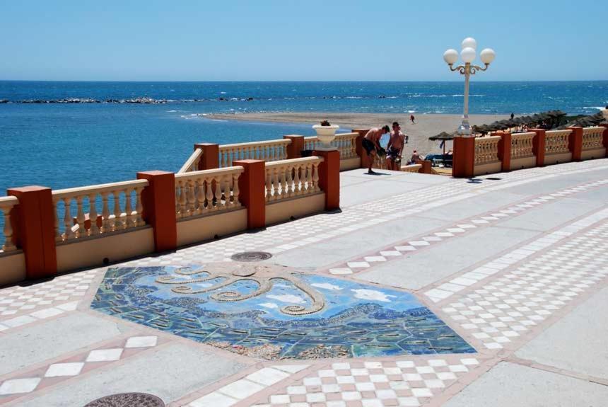 One Palm View 2-bdr - A Step From The Ocean! Apartment *